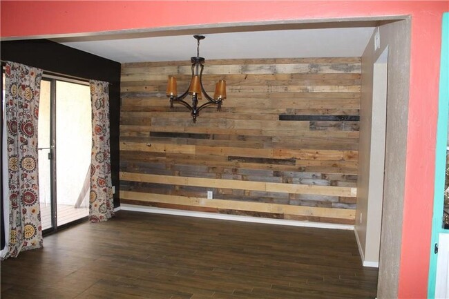 Building Photo - 25 Oakbrook Dr