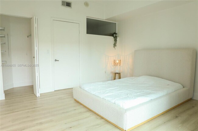 Building Photo - 350 NE 24th St