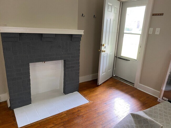 Building Photo - Myers Triplex