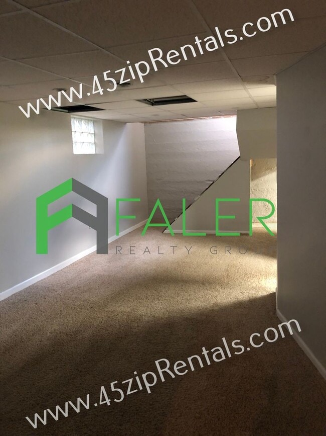 Building Photo - Belmont Ranch with LOTS of Space!