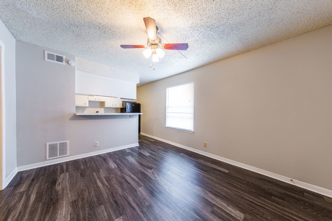 Building Photo - Popolo Village Apartments- Hyde Park
