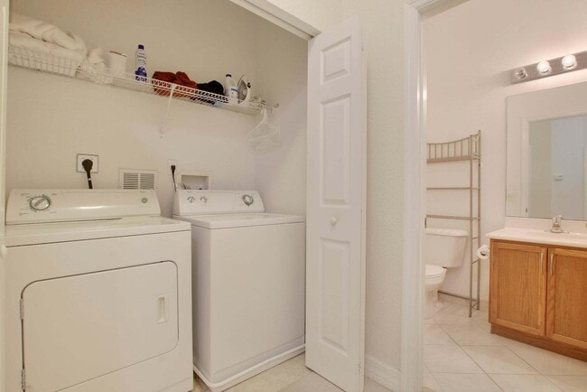 Building Photo - 4921 Bonsai Cir