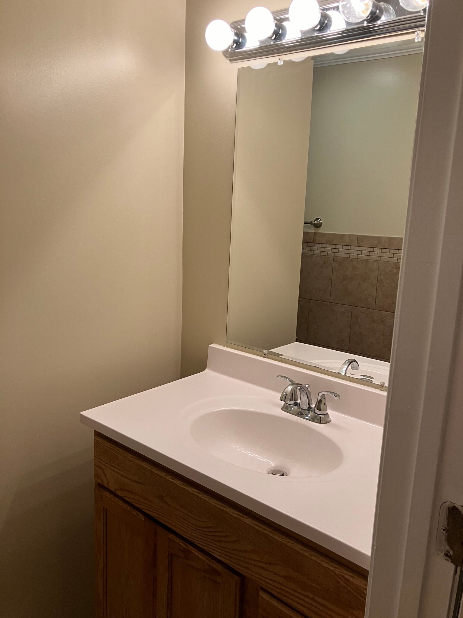 Building Photo - 960 N Pierce Ave