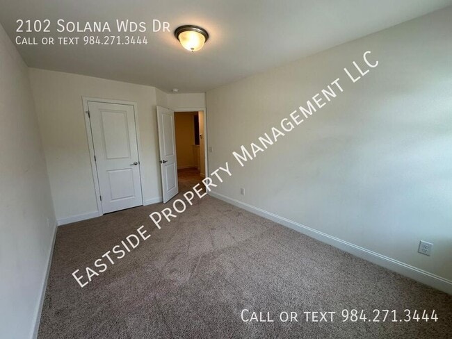 Building Photo - 2102 Solana Wds Dr