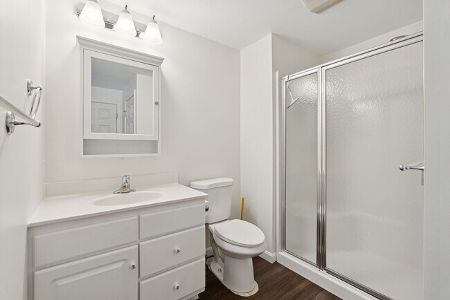 Building Photo - 7 Dunnhill Dr