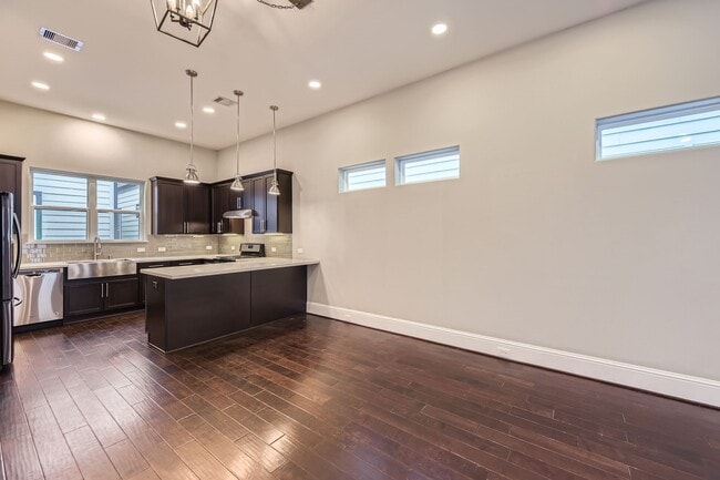 Building Photo - 407 N Nagle St
