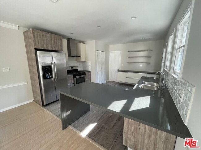 Building Photo - 437 Shirley Pl