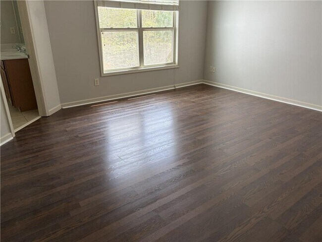 Building Photo - 5675 Falls Landing Dr