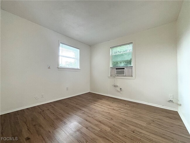 Building Photo - 3215 Jeffcott St