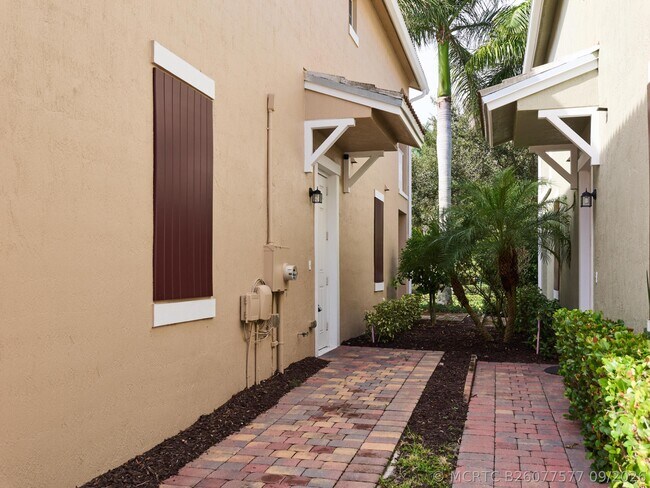 Building Photo - 1080 Community Dr