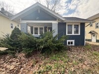 Building Photo - Stylish Hardwood Floors | Fenced Yard | 2-Car Garage | Prime Location