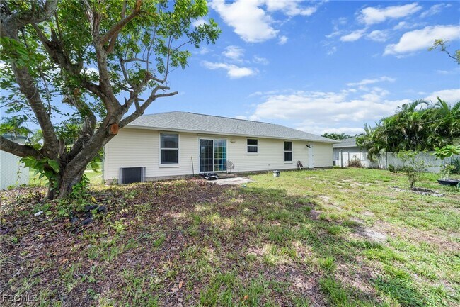 Building Photo - 3911 SW 11th Pl