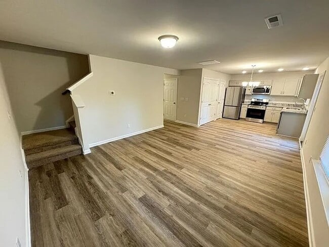 Building Photo - Modern Four Bedroom Home