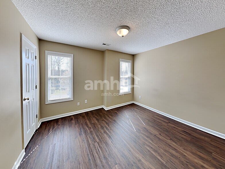 Building Photo - 1317 E Stonemason Dr