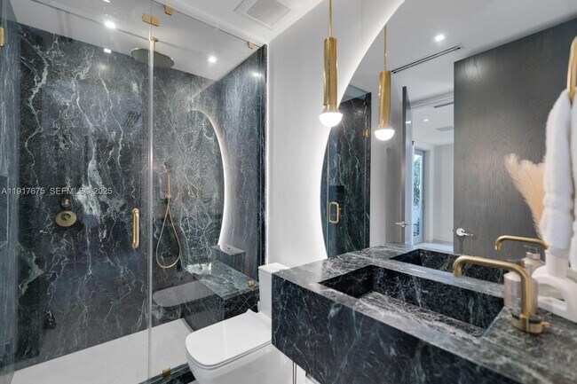 Building Photo - 1379 N Venetian Way