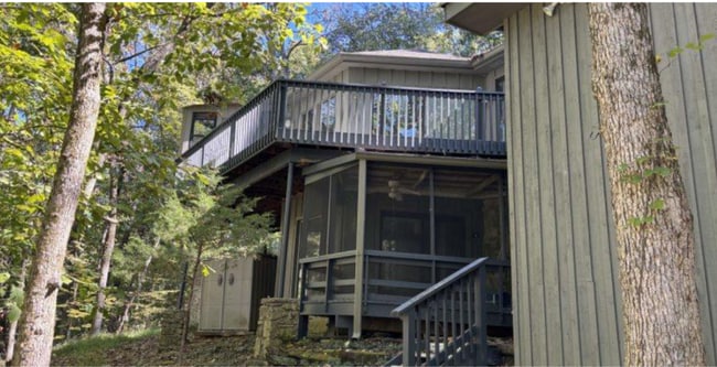 Building Photo - 1118 Longview Dr