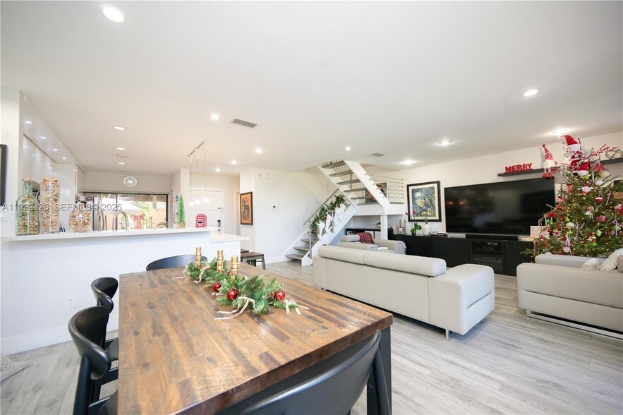 Building Photo - 3322 Torremolinos Ave