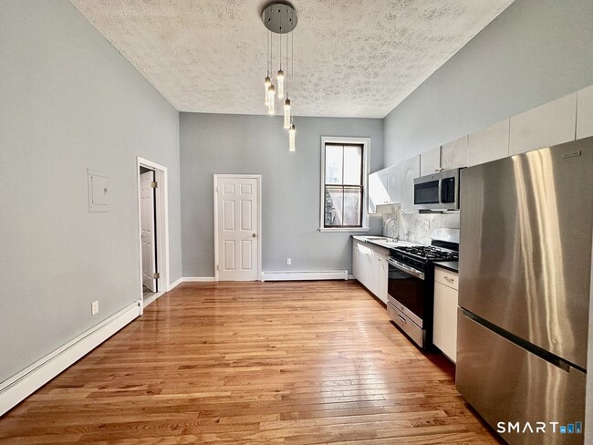 Building Photo - 46 Warren St