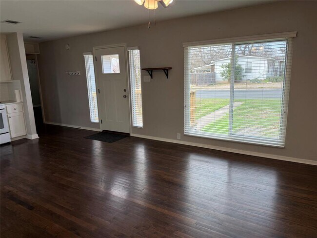 Building Photo - 6017 Sheridan Ave