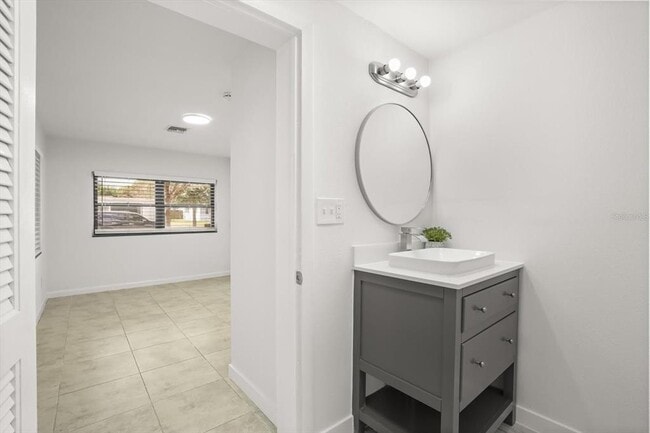 Building Photo - 524 Byron Rd