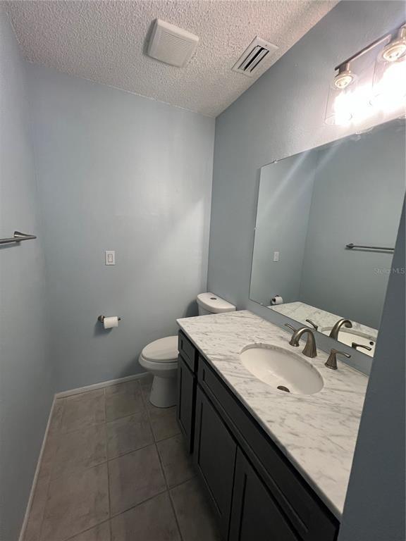 Building Photo - 810 Kings Ct