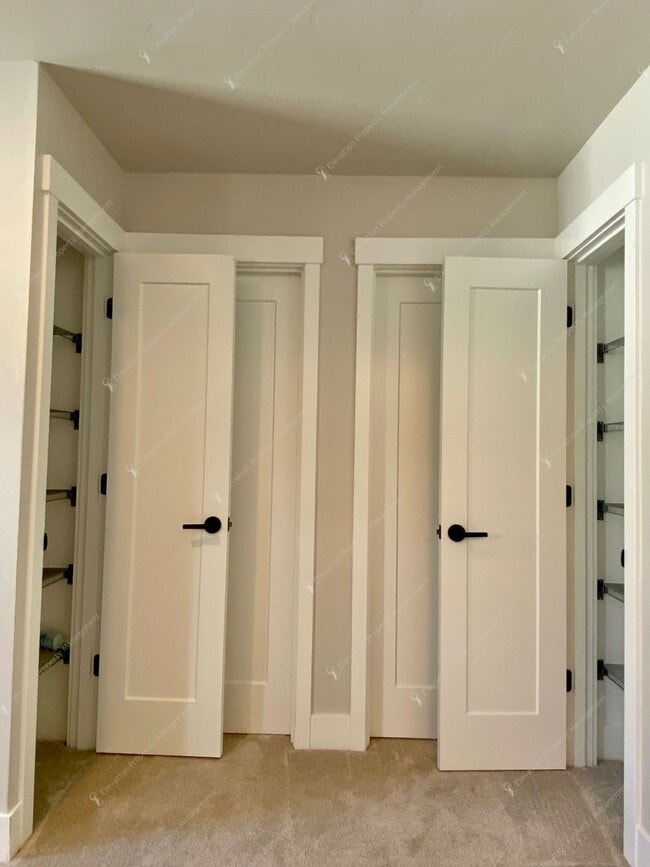 Building Photo - Newer 3BR - 2.5BA Home a Sought-After Redmond Community