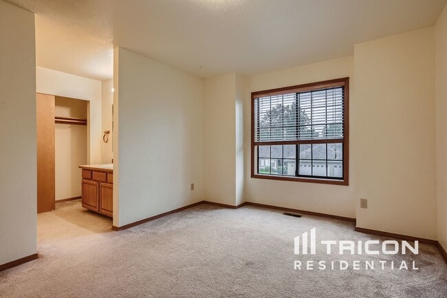 Building Photo - 205 Spring Pl
