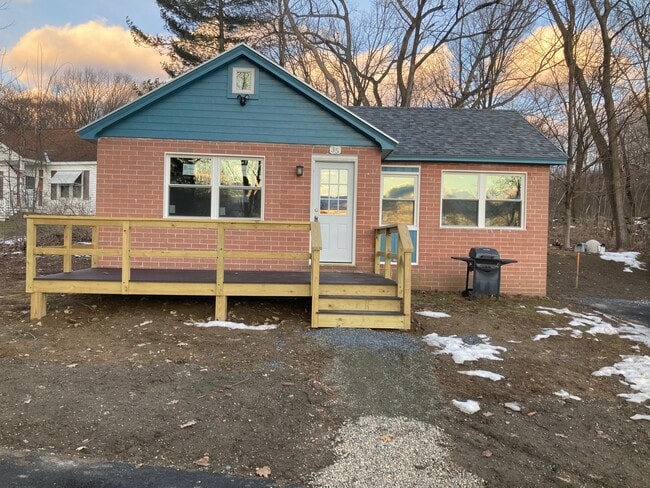 Building Photo - 35 Skytop Dr