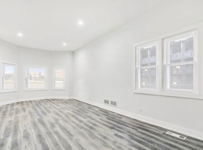 Building Photo - 3053 E 79th St