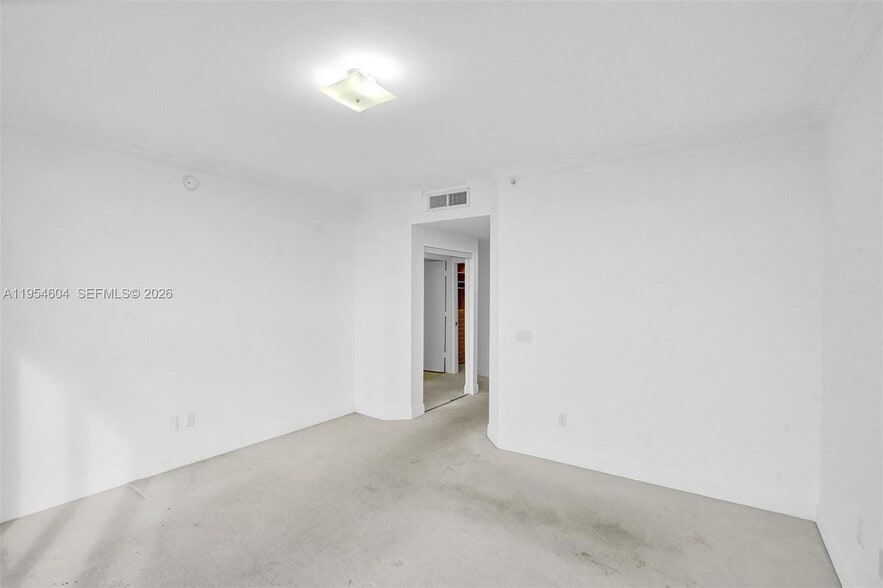 Building Photo - 4775 Collins Ave