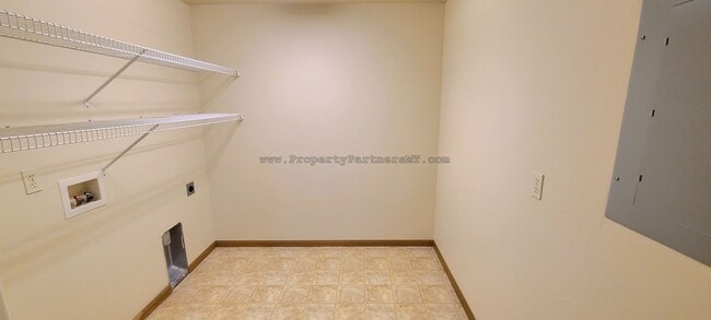 Building Photo - 3Bed 2Bath Apartment with Garage!