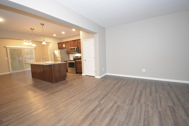 Building Photo - 512 Dearbaugh Ave