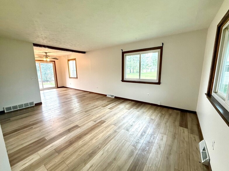 Building Photo - 6249 Amanda Dr