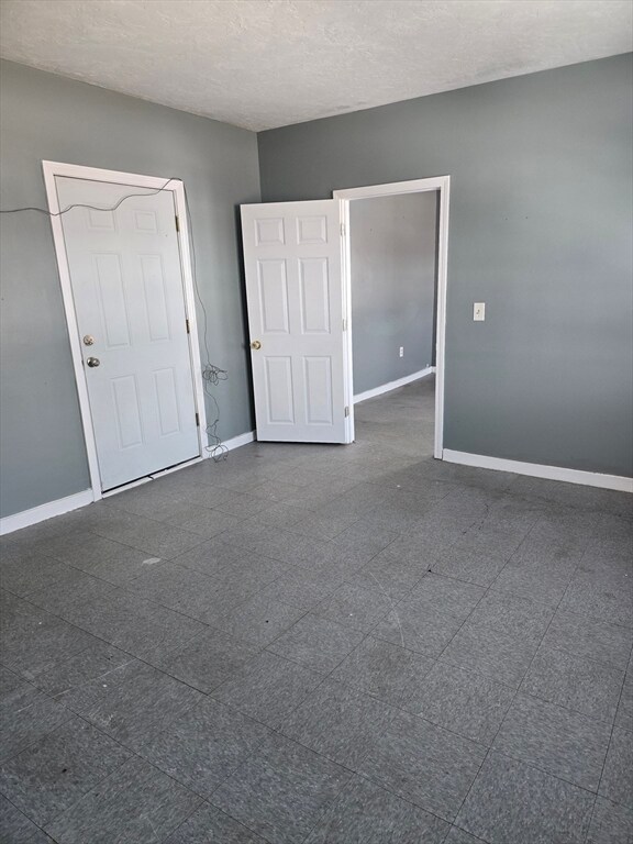 Building Photo - 555 Main St