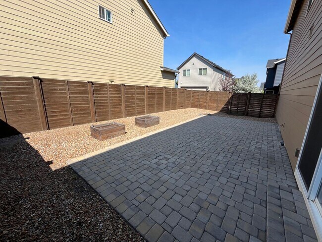 Building Photo - Three Bedroom House in SE Bend