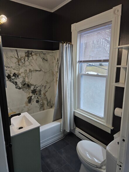 Bathroom - 10 Hamilton St