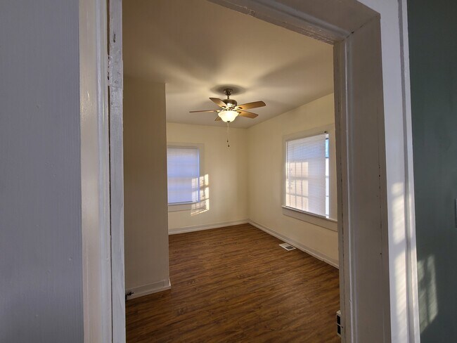 Building Photo - 1921 10th St