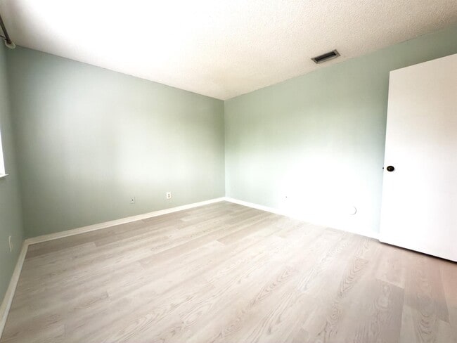 Building Photo - 1705 SW 110th Terrace