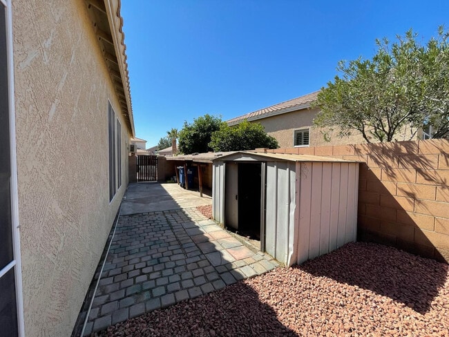 Building Photo - 686 W Del Rio St