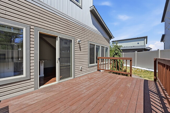 Building Photo - $2,245.95, 2 bed, 2.5 bath located in Denver with a fenced yard.
