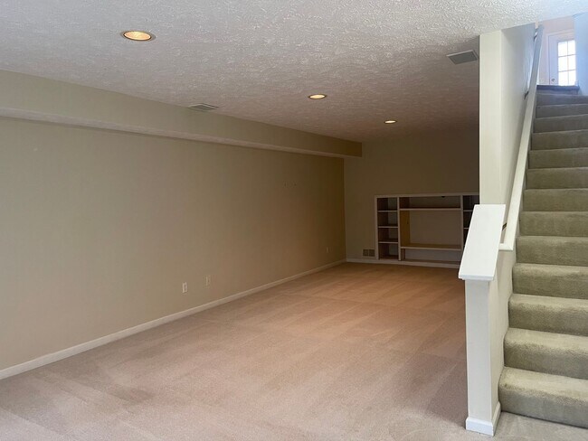Building Photo - 4368 Pond Ridge Ct