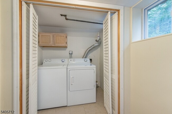 Building Photo - 479 Grove St