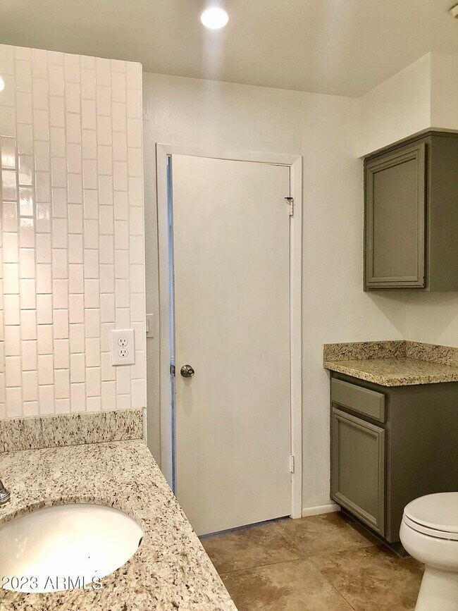 Building Photo - 6711 E Aire Libre Ln