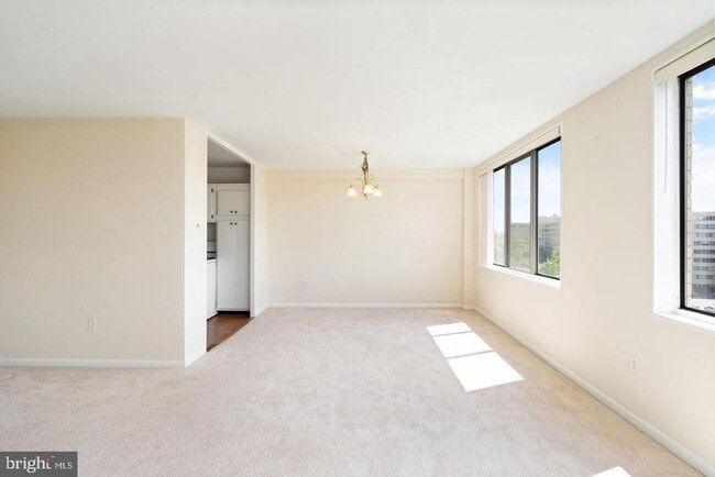 Building Photo - 6641 Wakefield Dr