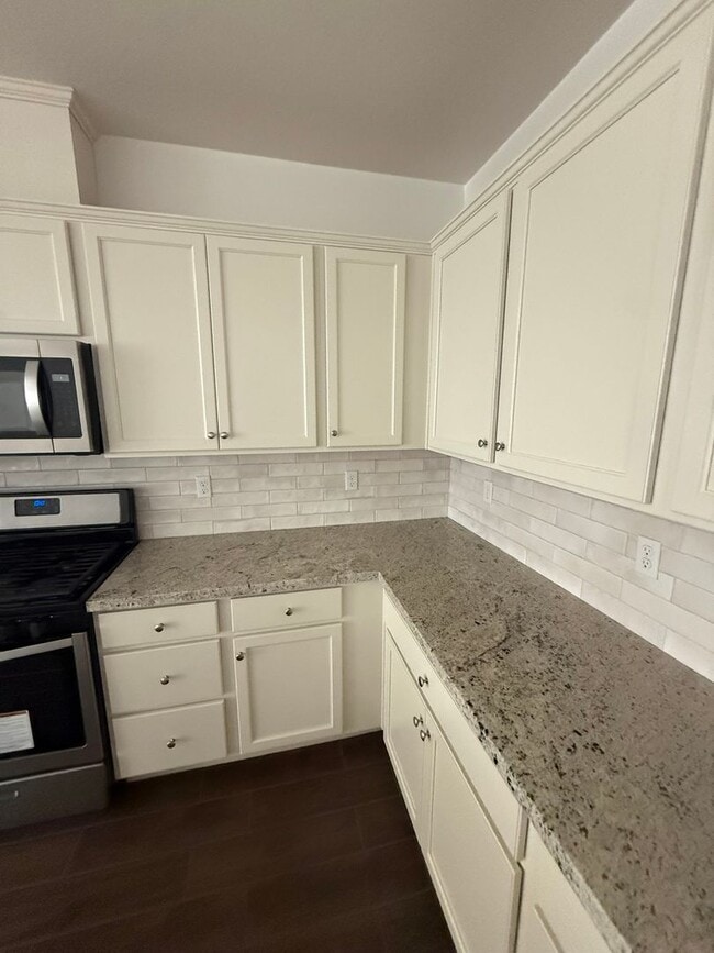 Building Photo - HALF OFF 1ST MONTHS RENT