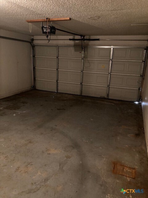 Building Photo - 303 Appaloosa Dr