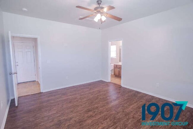 Building Photo - Sacious 4-Bedroom Home with Open Layout!