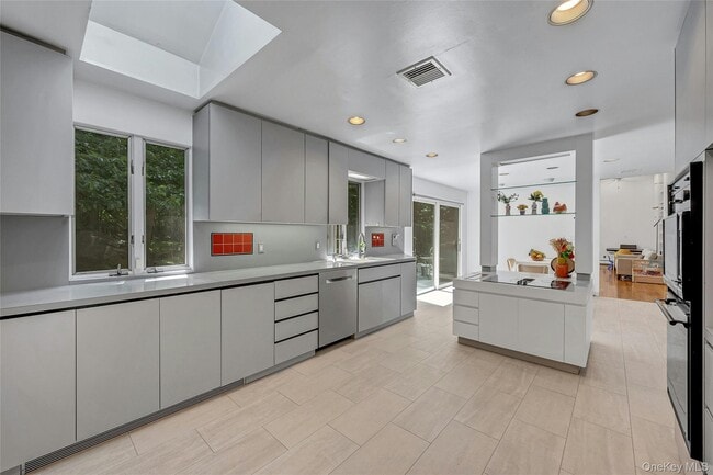 Building Photo - 9 Country Rd