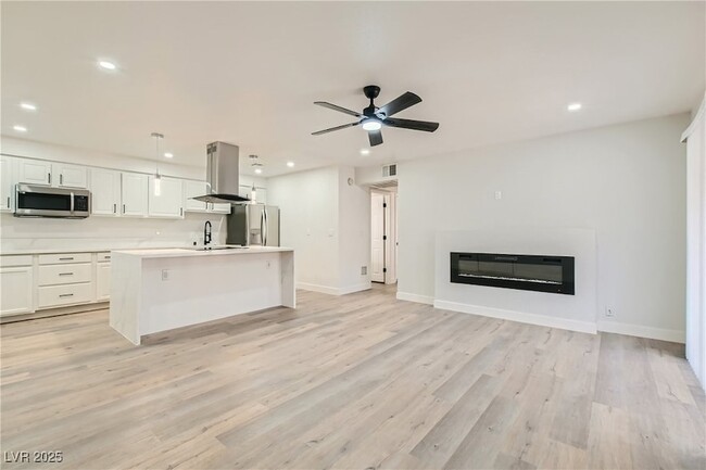 Building Photo - 4330 Sandy River Dr
