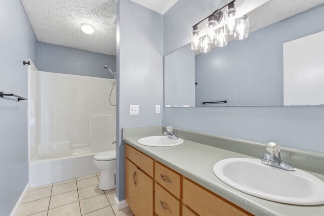 Building Photo - 533 Joseph Cir